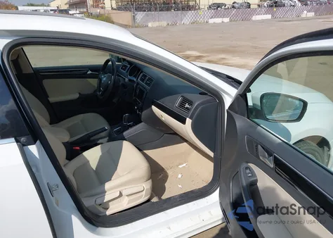 2016 Volkswagen Jetta 1.8T Sel z USA, uszkodzony, nr VIN 3VWL17AJ5GM360976